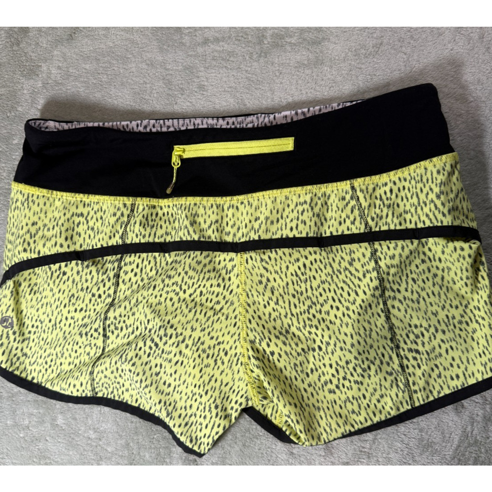 Lululemon Hotty hot size 6 yellow leopard print w liner - Picture 4 of 8